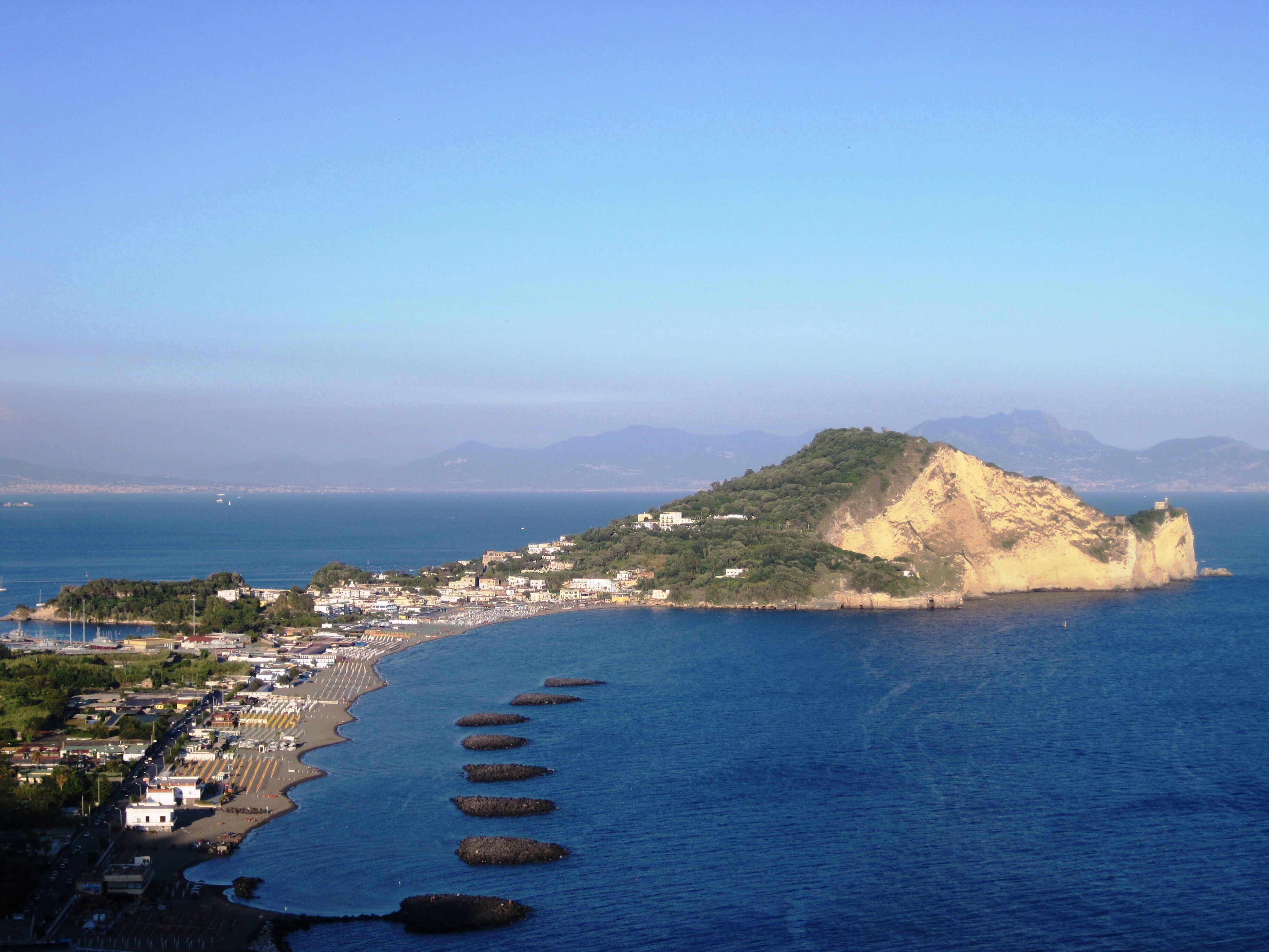 Baia, e il fico che cresce in discesa