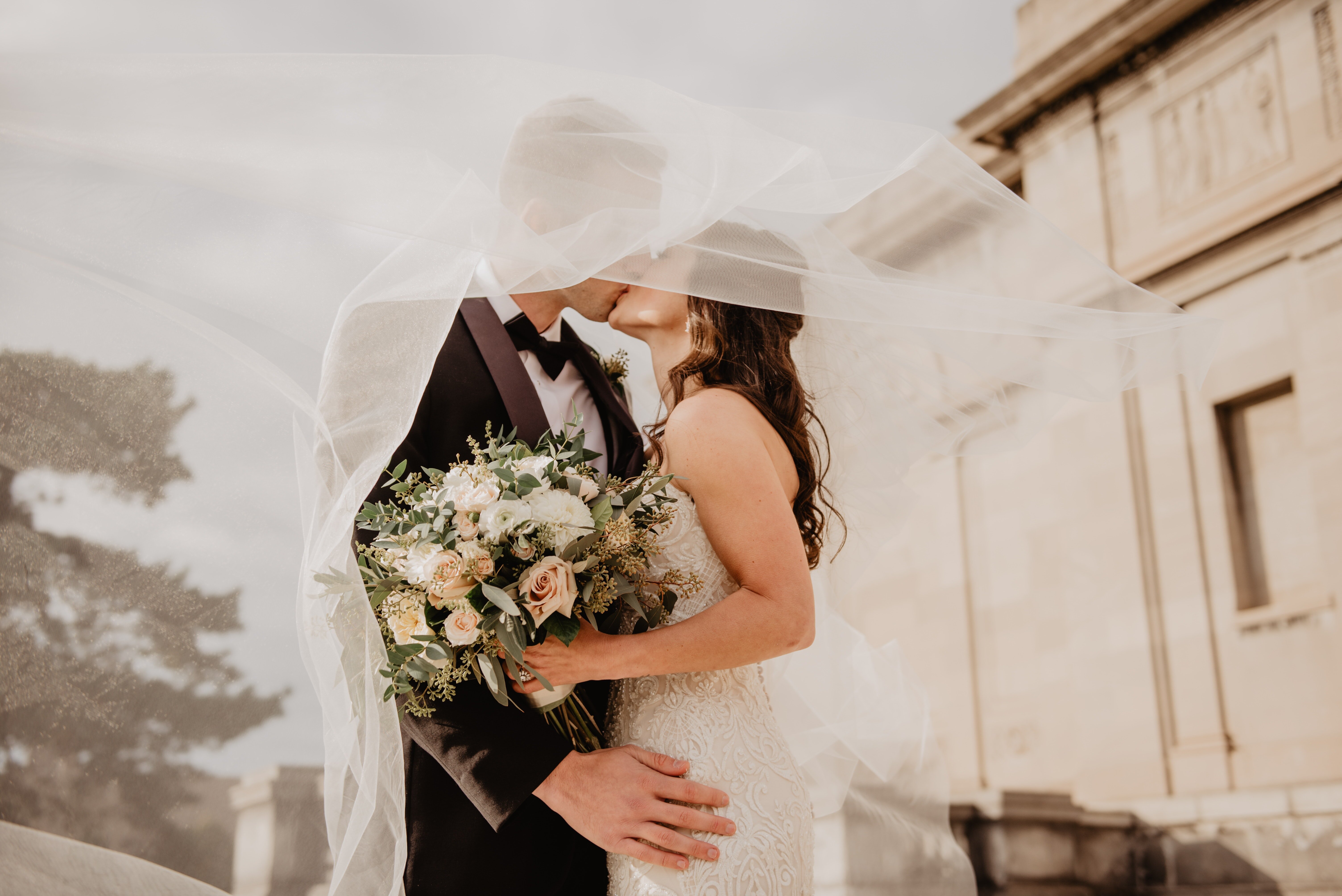 Dalla posa anni '80 alla "Posa Naturale": L’evoluzione della Fotografia di Matrimonio
