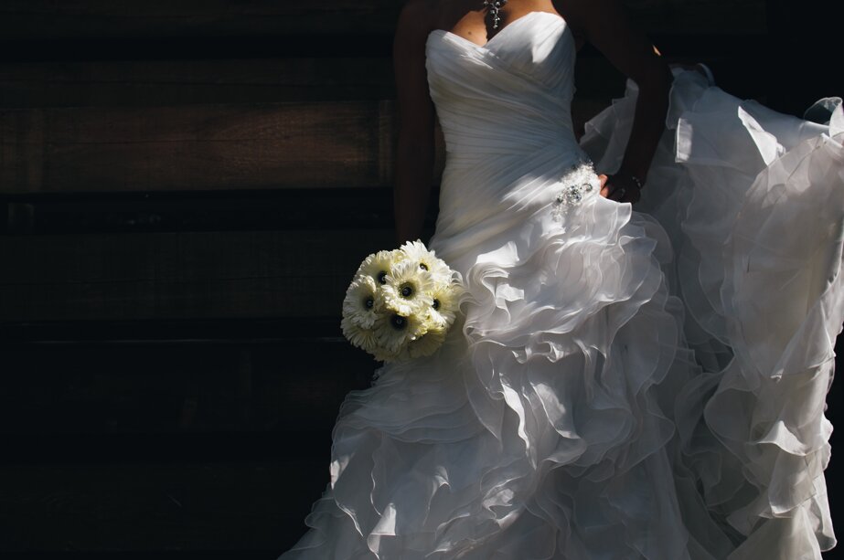 Cinzia e Luca Fotoidea wedding foto particolare abito sposa e bouquet