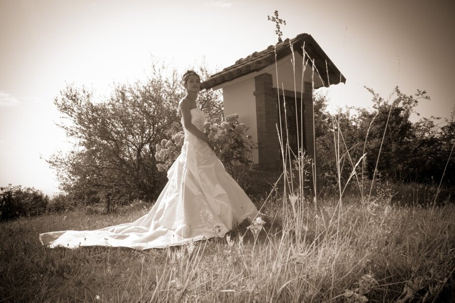 Cinzia e Luca Fotoidea wedding sposa nel prato