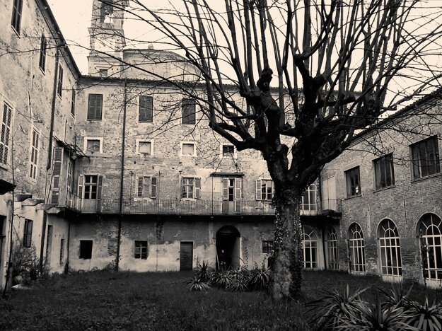 ef48e6dc30fa19171587cc92945f9230061a2b51