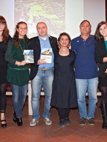 Foto di gruppo con Salima Ikram Ciclo di conferenze Tra cielo e terra