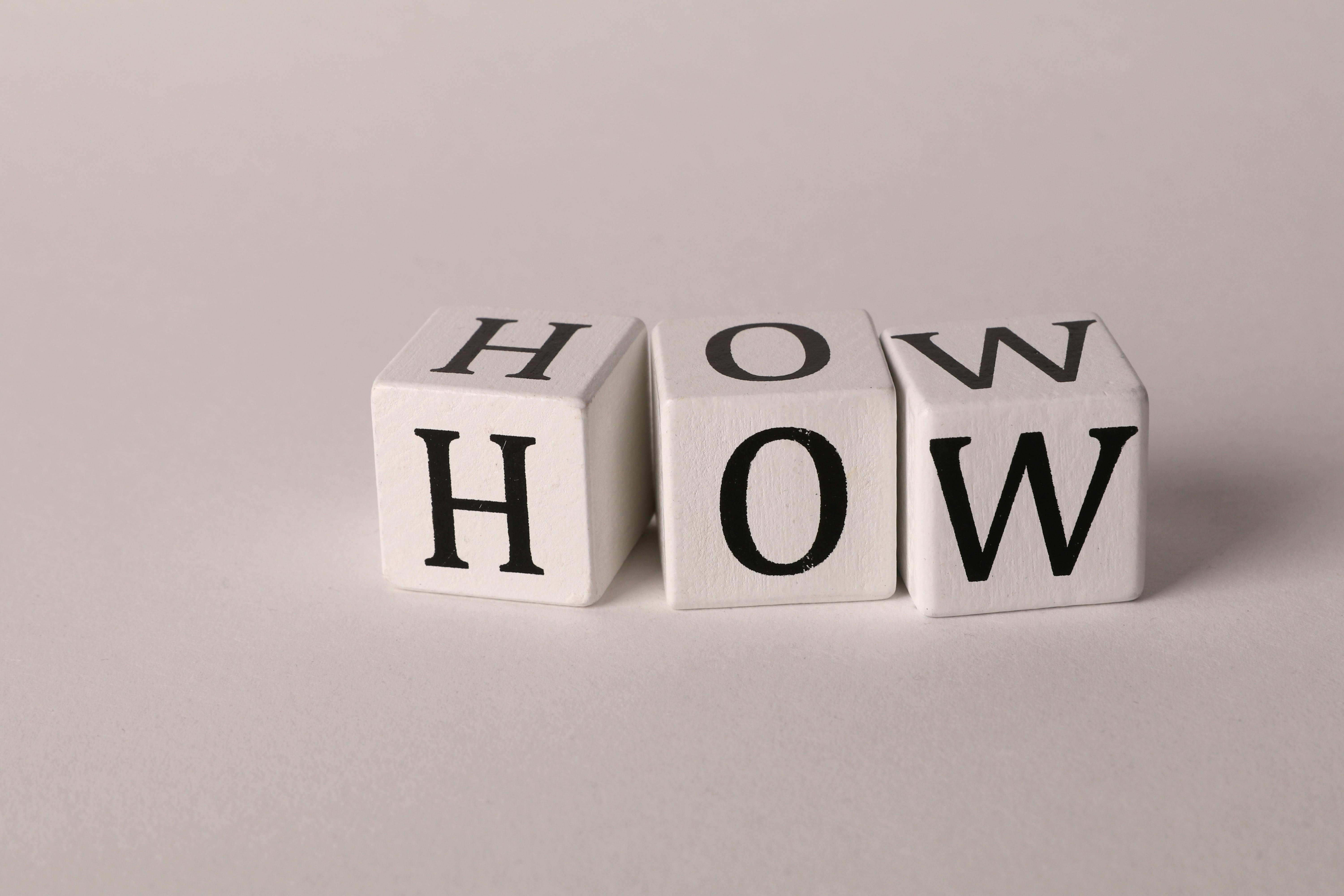 la scritta HOW in italiano COME