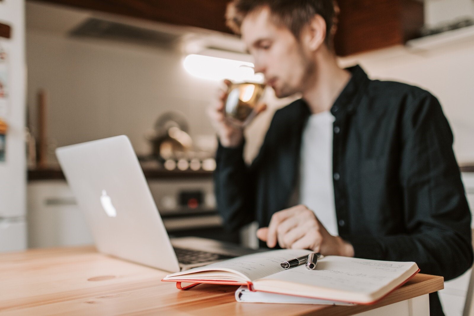 Fare rete da freelance: il networking autentico che funziona davvero un freelance lavora da casa