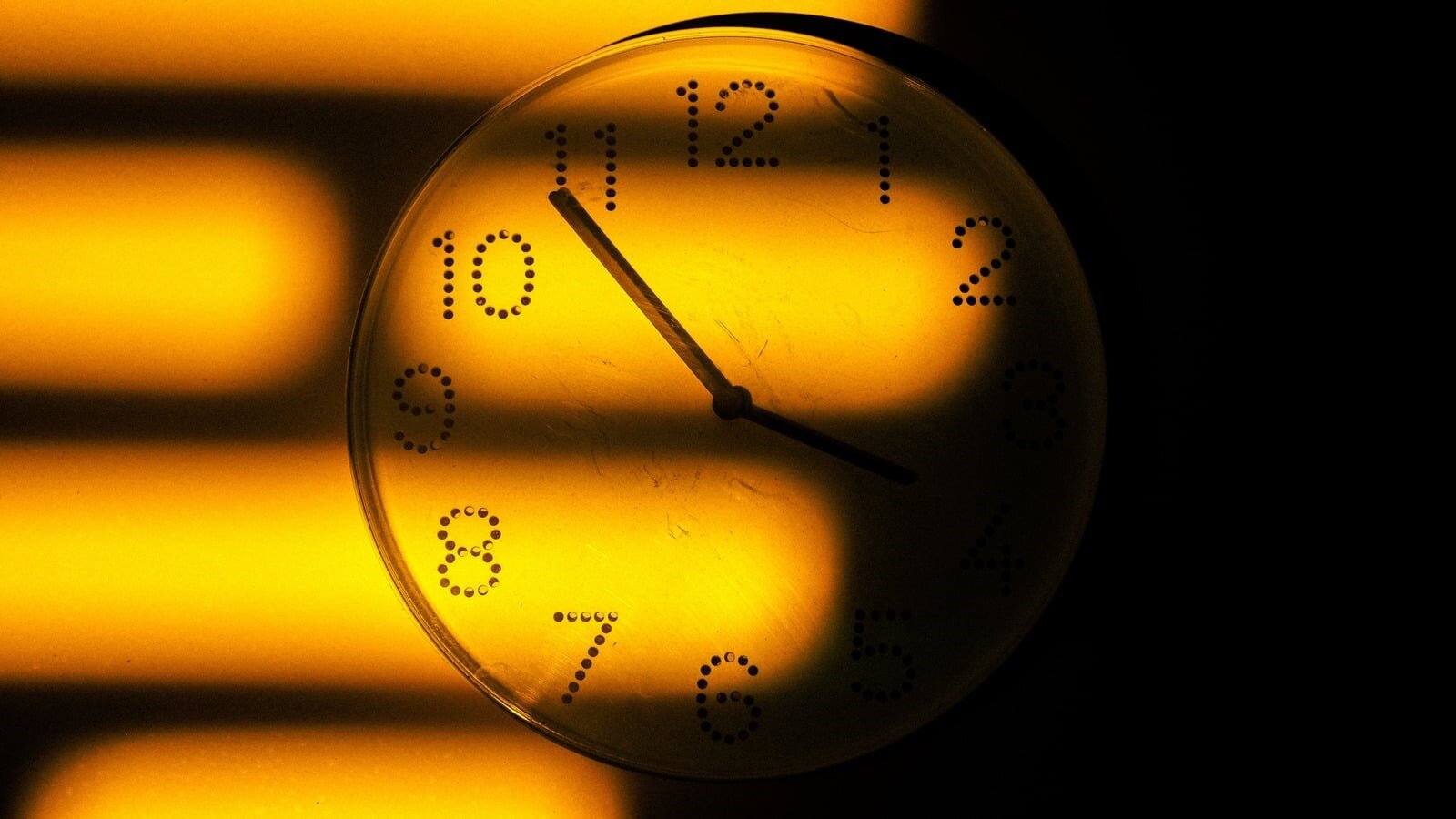 Cambio dell'ora effetti: come adattarsi senza sentirsi fuori fase per settimane un orologio