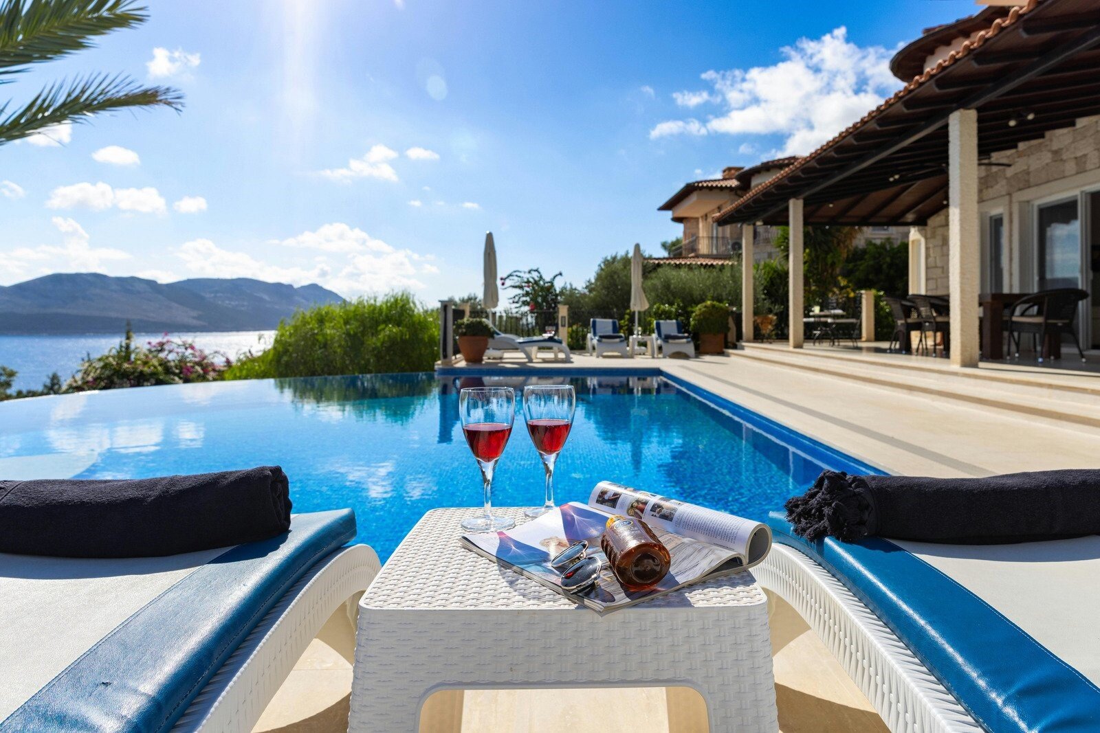 Budget vacanze estate: quanto costa davvero una vacanza e come non sforare un resort con piscina