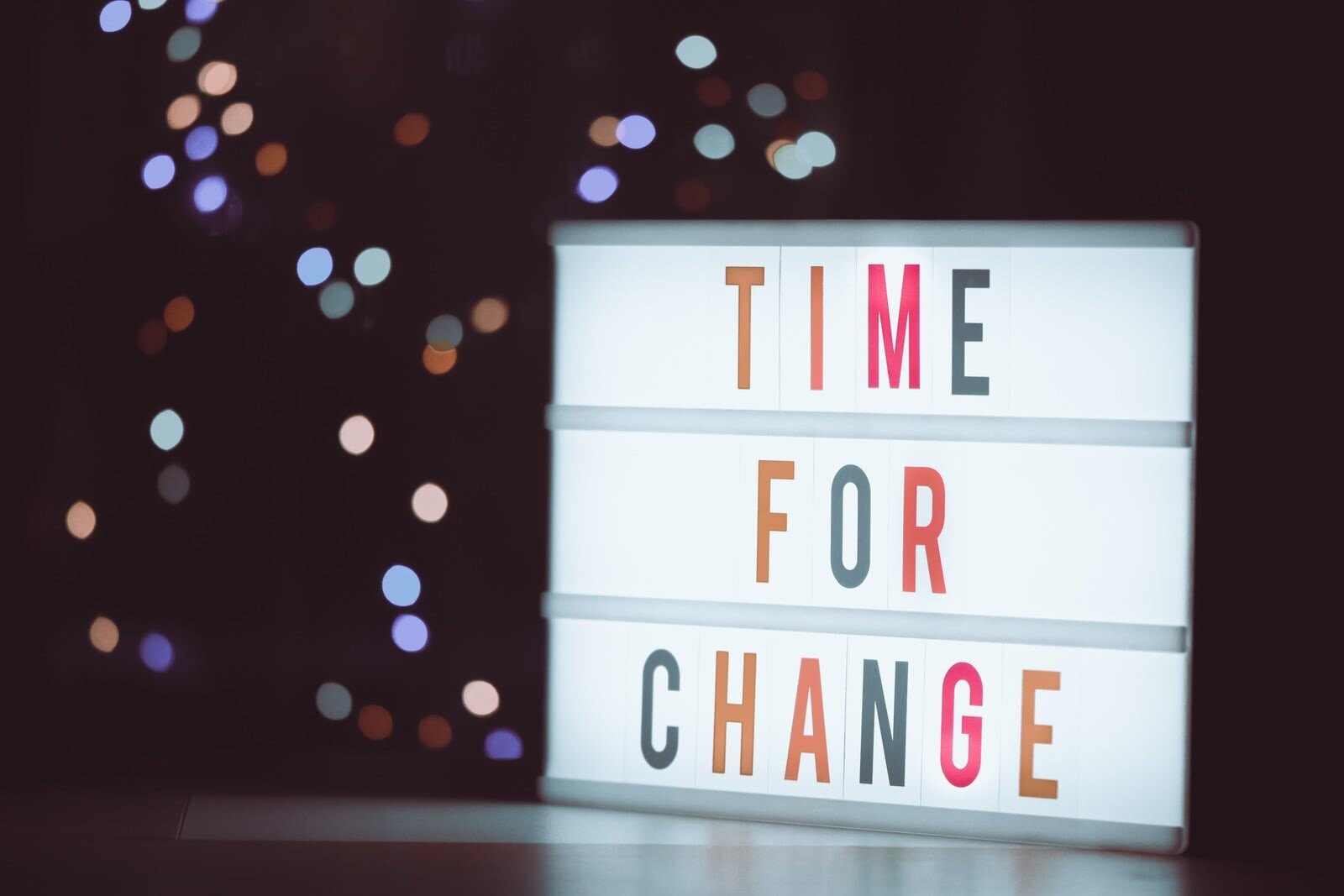 Cambiare la vita alle persone: cosa significa davvero e come mi fa sentire la scritta Time For Change