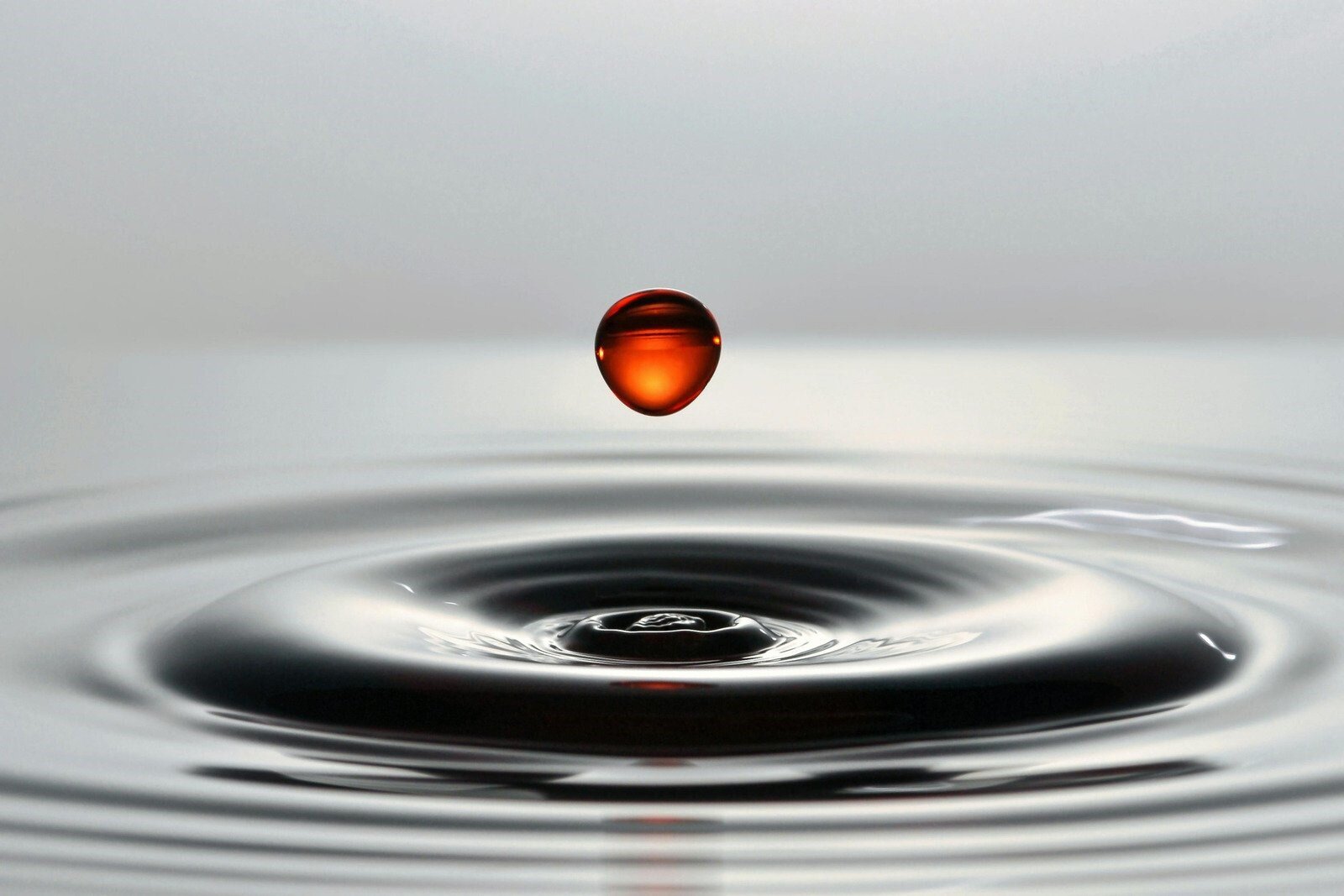 Microroutine ad alto impatto l'impatto di una goccia d'acqua