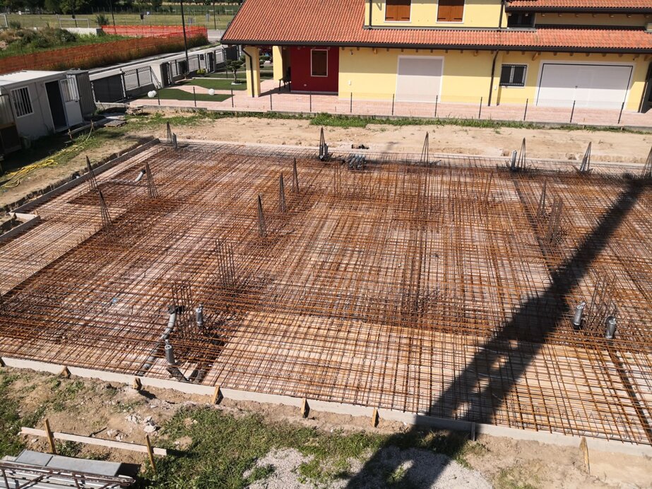 scavo, getto magrone, posa ferro fondazione