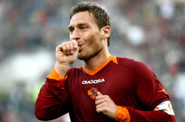 Francesco Totti: L&rsquo;Ultimo Re di Roma e l&rsquo;Eterno Capitano