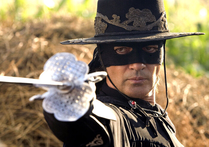 Zorro compie 100 anni tra fumetti e film