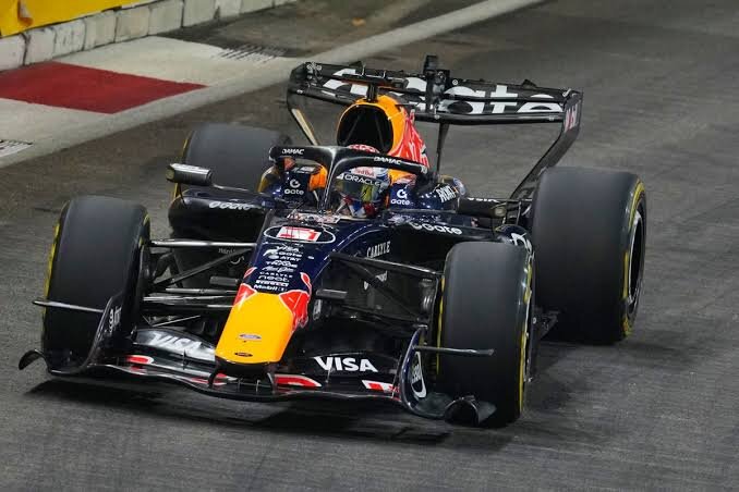 Formula 1 - GP Singapore 2026: Verstappen firma anche la Pole
