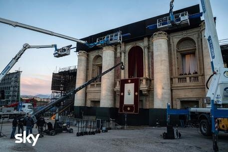 Serie TV: Sul set di The New Pope, Cinecittà è un inedito Vaticano Serie TV: Sul set di The New Pope, Cinecittà è un inedito Vaticano