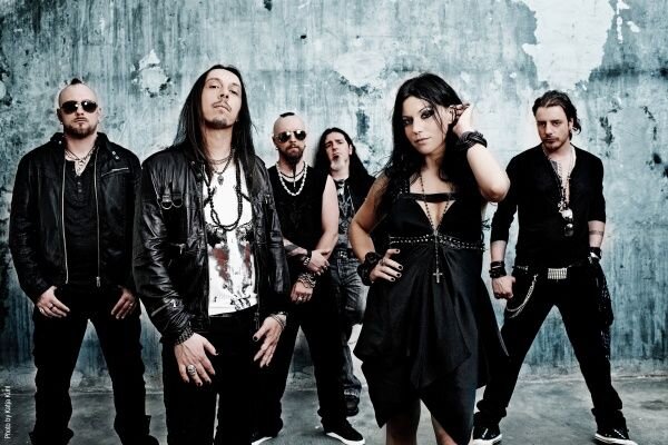 Lacuna Coil: L'Impero Insonne dei Titani del Metal Italiano