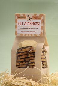 Biscotti di frolla arricchiti con farina di nocciola, radice integrale di zenzero fresco, glassatura al cioccolato