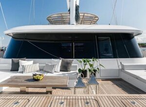 above-yacht-01.jpeg