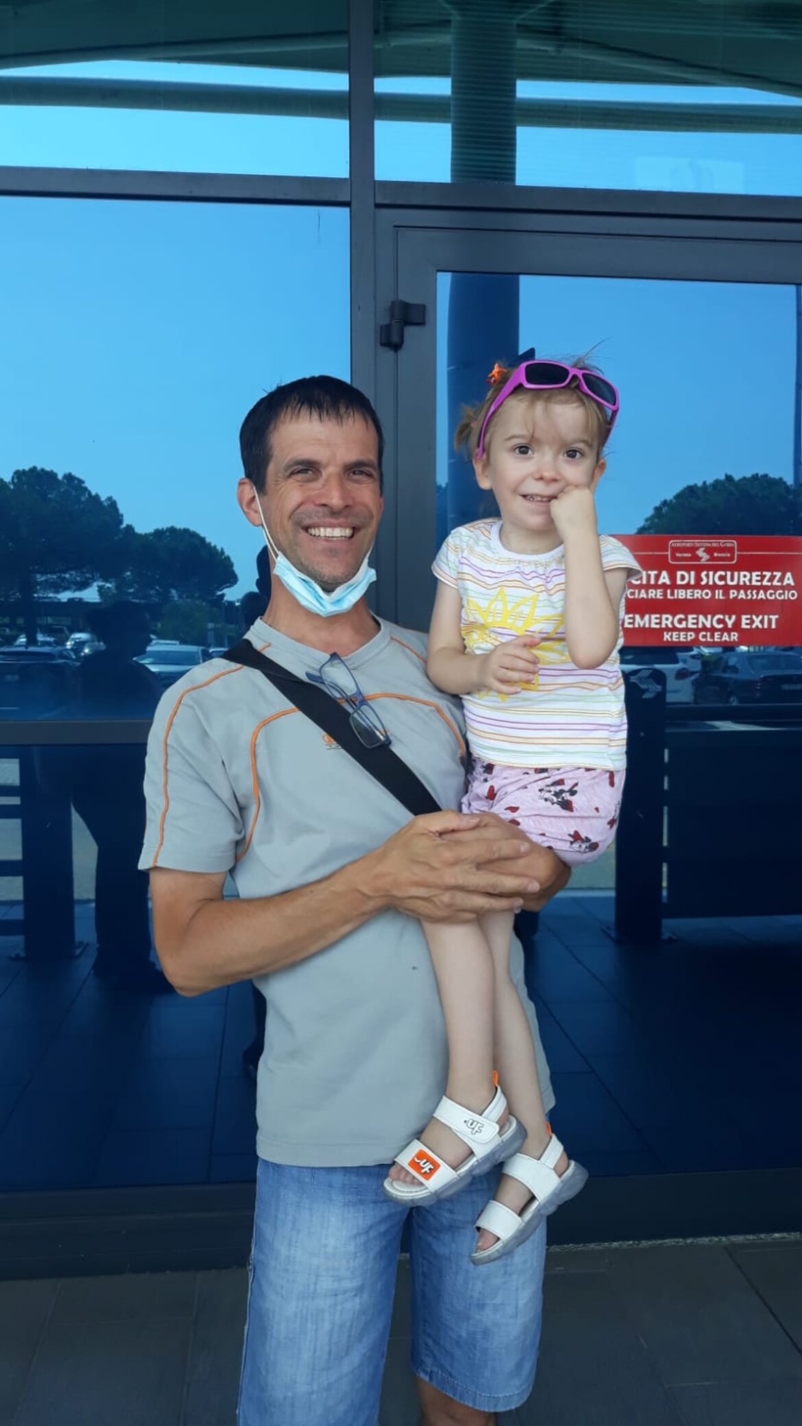 Ultimi saluti prima di tornare a casa