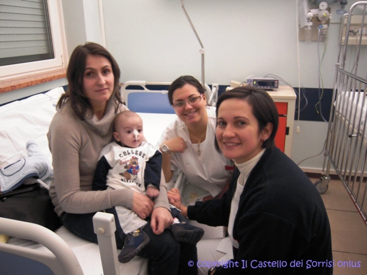 le dimissioni: i saluti delle pediatre e delle infermiere