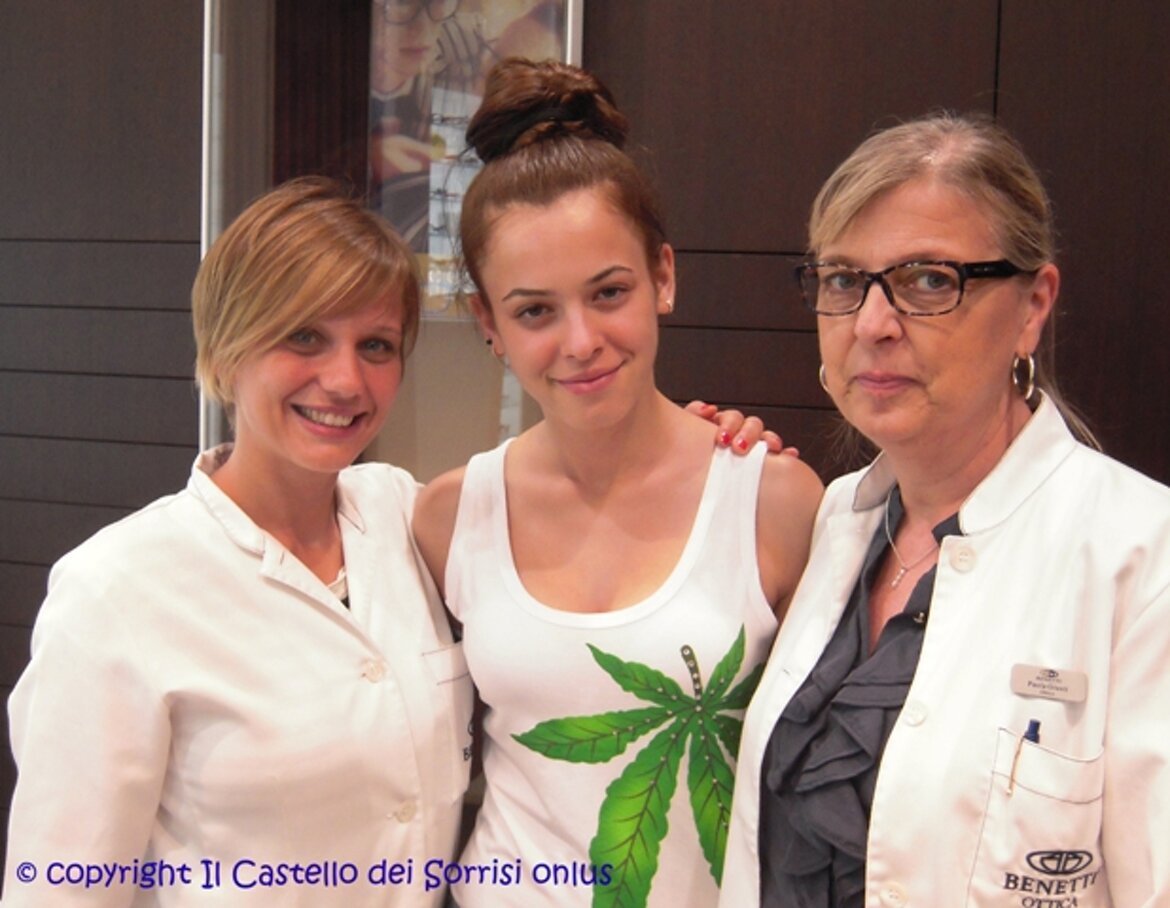 Mirjeta tra gli angeli custodi dei suoi occhi Mirjeta tra gli angeli custodi dei suoi occhi