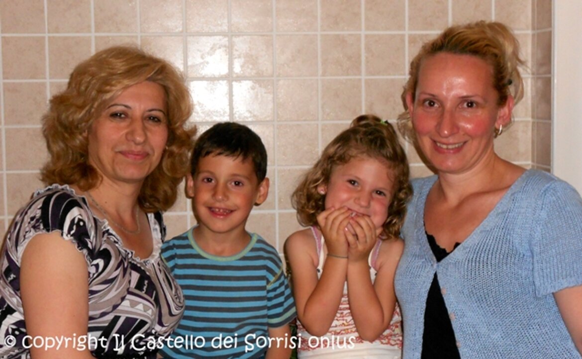 foto di gruppo in Casetta dei Sorrisi foto di gruppo in Casetta dei Sorrisi