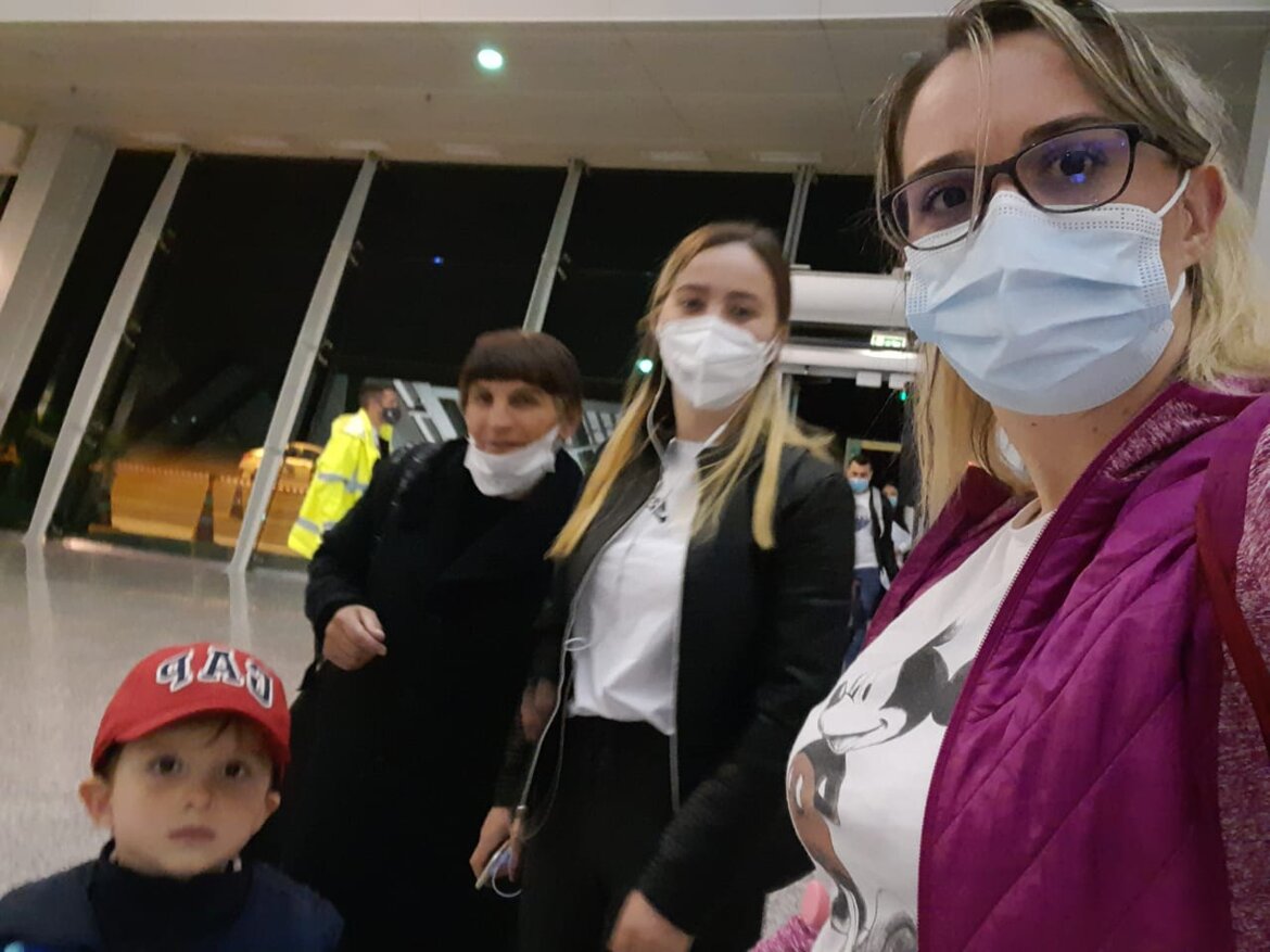 Ultimo selfie in aeroporto Ultimo selfie in aeroporto