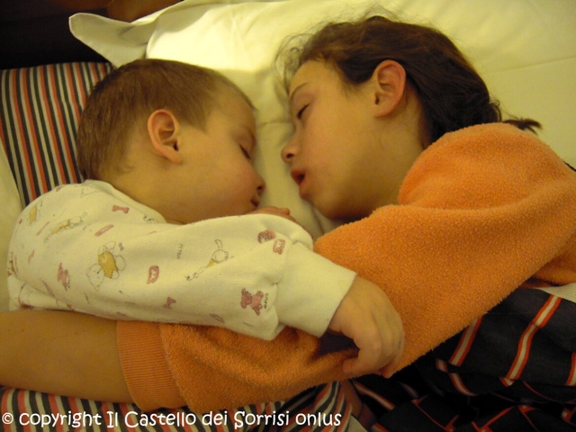 con la mia sorellina Dionisa è tutto un altro dormire !!! con la mia sorellina Dionisa è tutto un altro dormire !!!