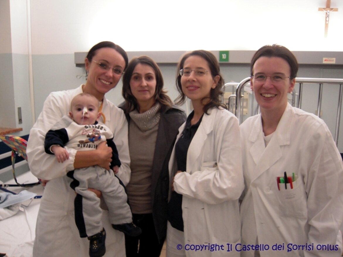 le dimissioni: i saluti delle pediatre e delle infermiere