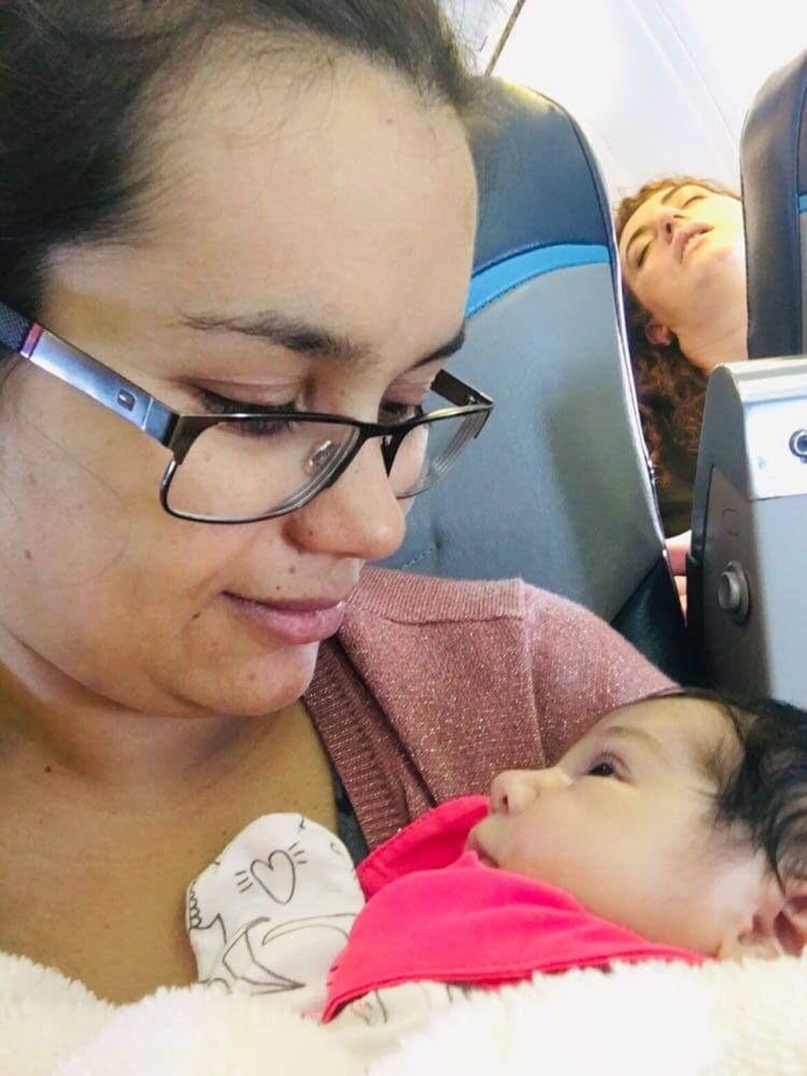 tra le braccia sicure della mamma tra le braccia sicure della mamma