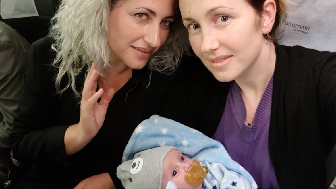 Elio con mamma e zia