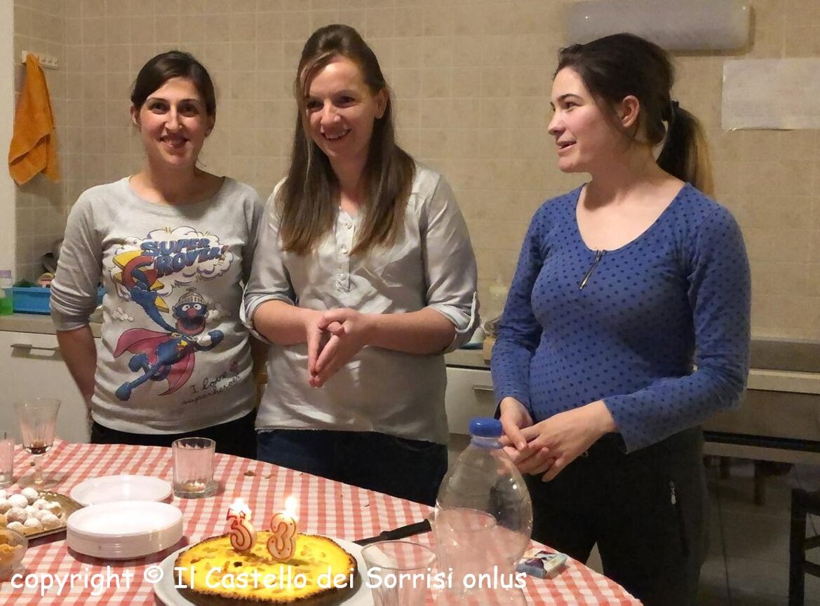 ... e chi invecchia !!! Buon compleanno mamma Majlinda !!! ... e chi invecchia !!! Buon compleanno mamma Majlinda !!!