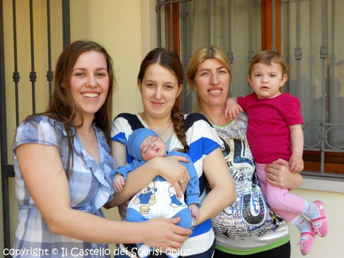 il saluto delle altre mamme in Casetta il saluto delle altre mamme in Casetta