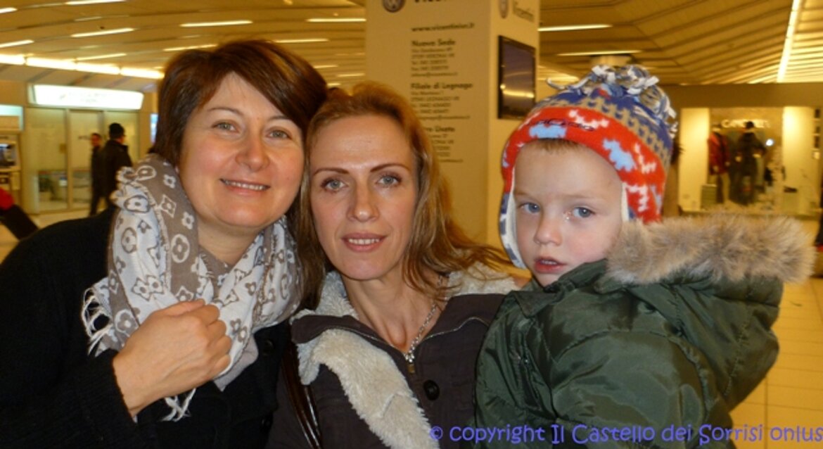 il momento dei saluti in aeroporto il momento dei saluti in aeroporto