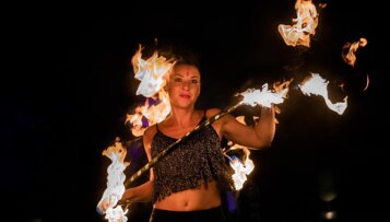 Ornella Caponero performer fuoco 