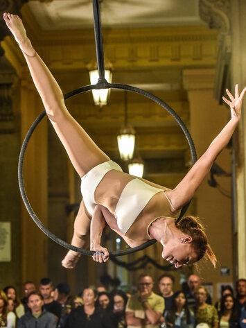 duo thalia pole dance
