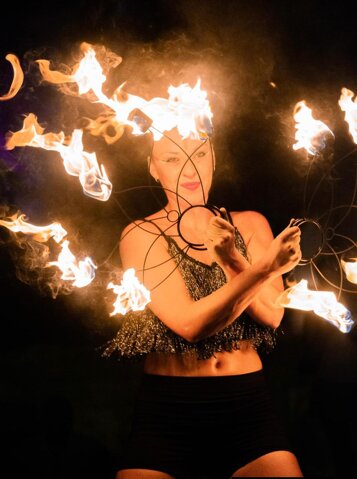 Ornella Caponero performer fuoco 