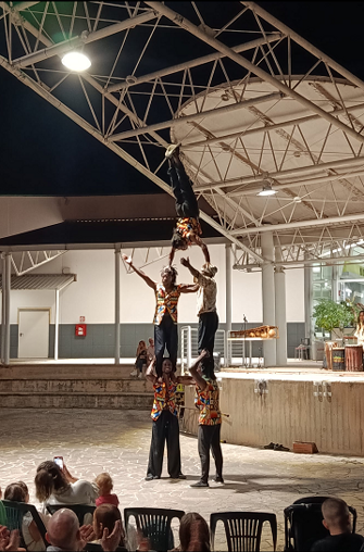 AFRO JUNGLE JEEGS ACROBATS danza AFRO JUNGLE JEEGS ACROBATS danza