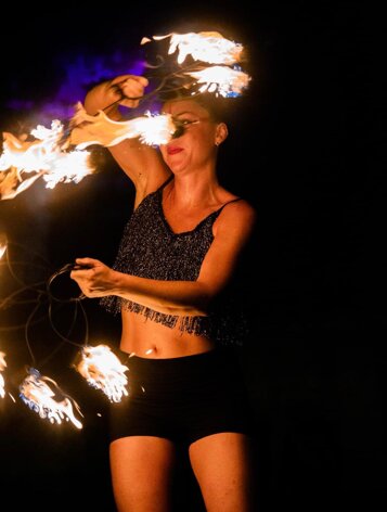 Ornella Caponero performer fuoco