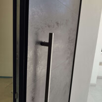 MEC85 Porta di ingresso in alluminio con rivestimento Laminam esterno