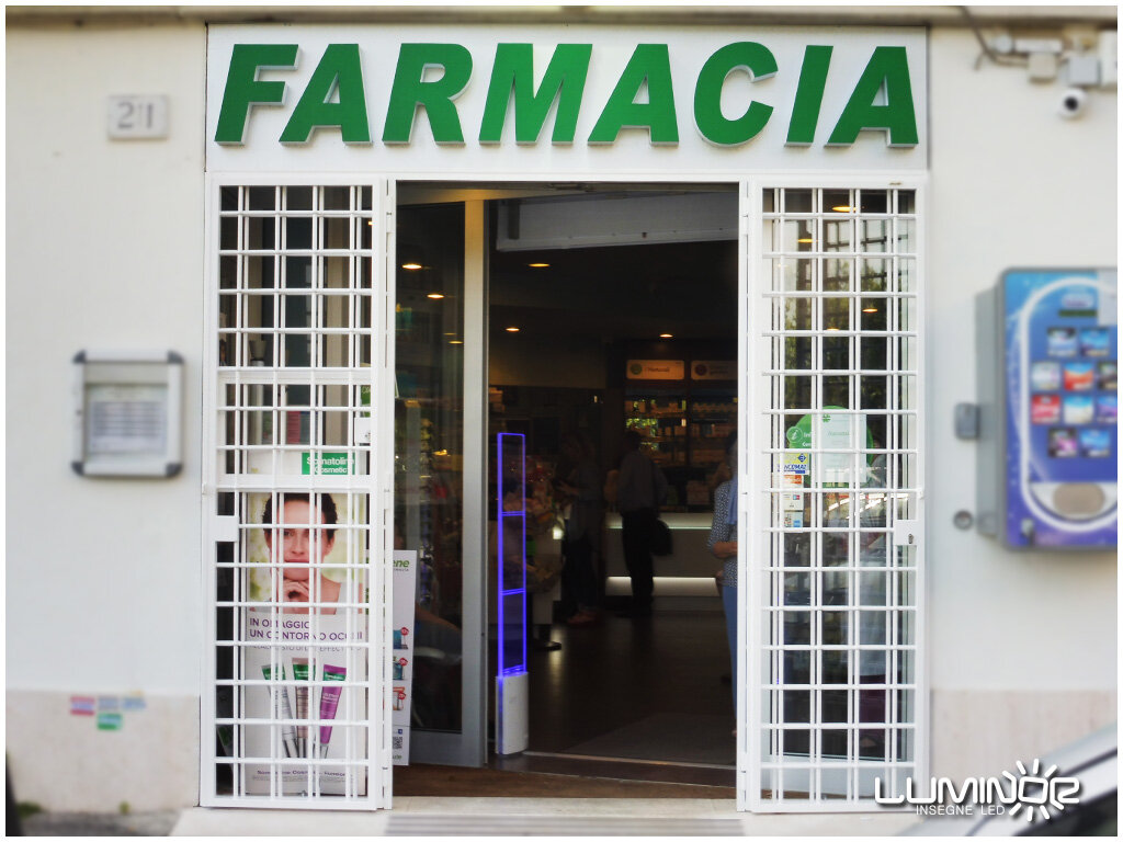 Farmacia Lombardi - Insegna luminosa a lettere singole