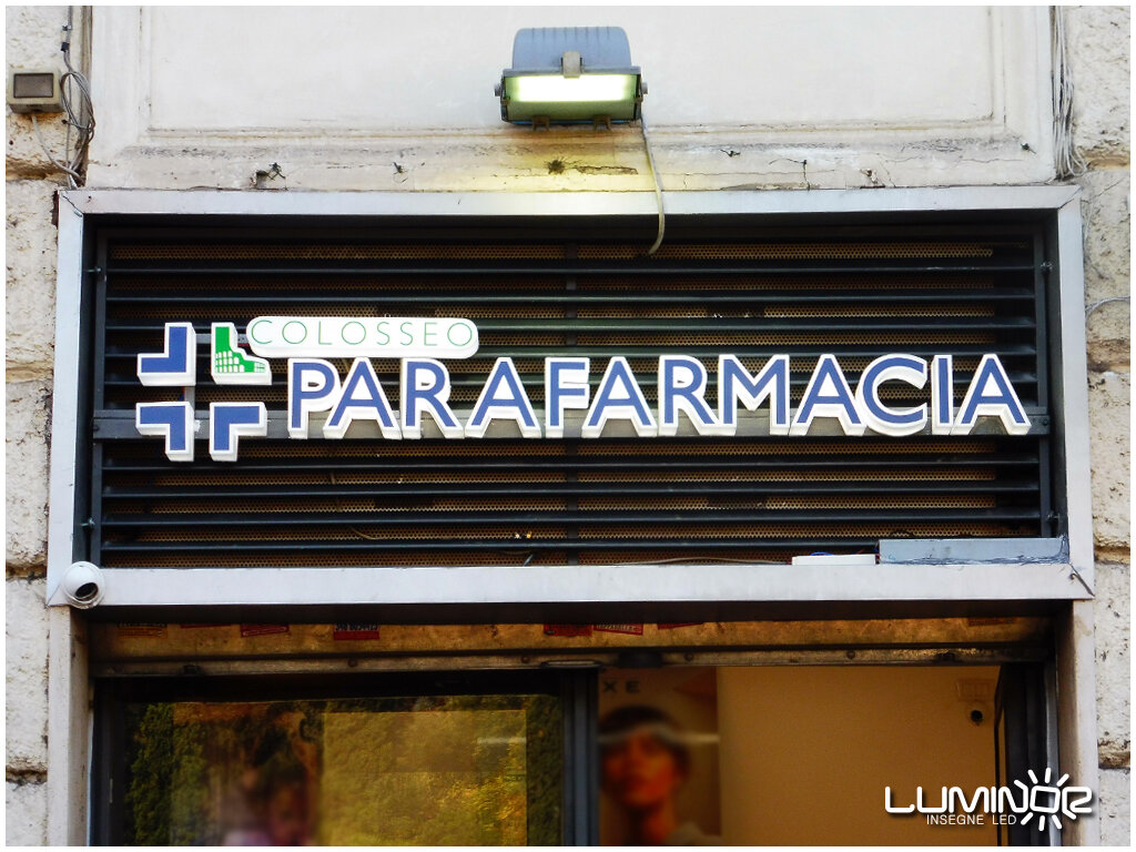 Parafarmacia Colosseo - Insegna a lettere singole