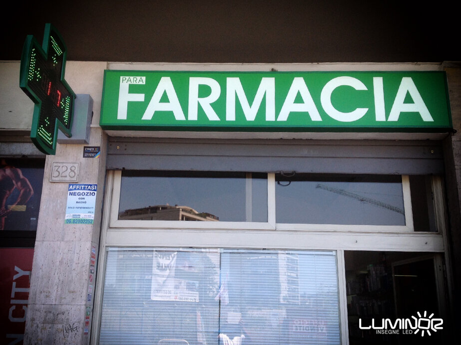 Insegna luminosa per farmacia Roma