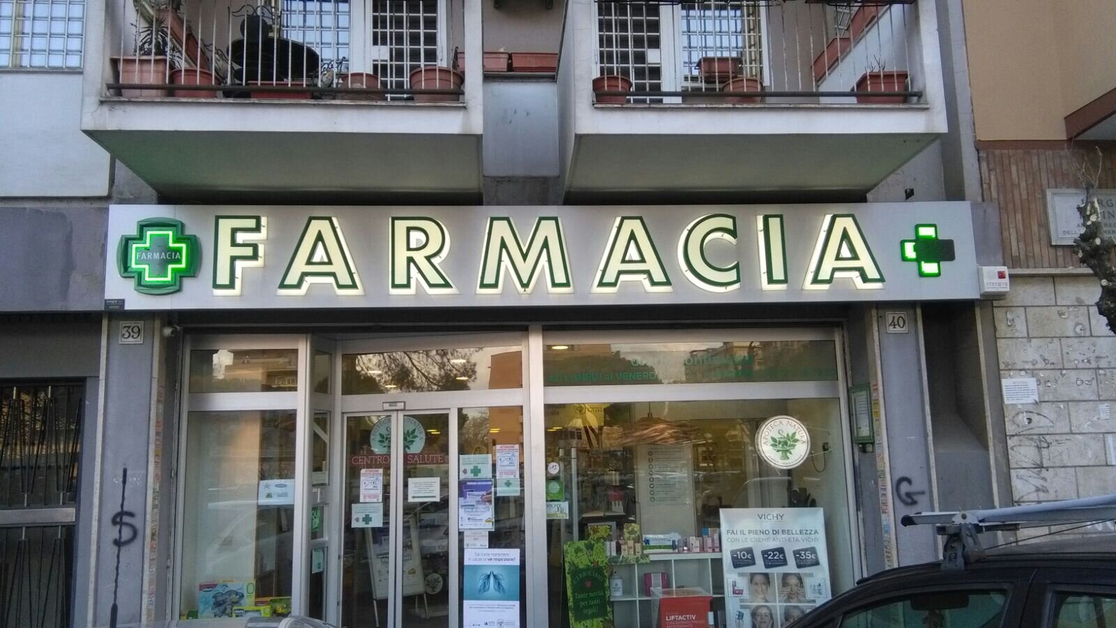 Farmacia Conti - Insegna luminosa a lettere singole