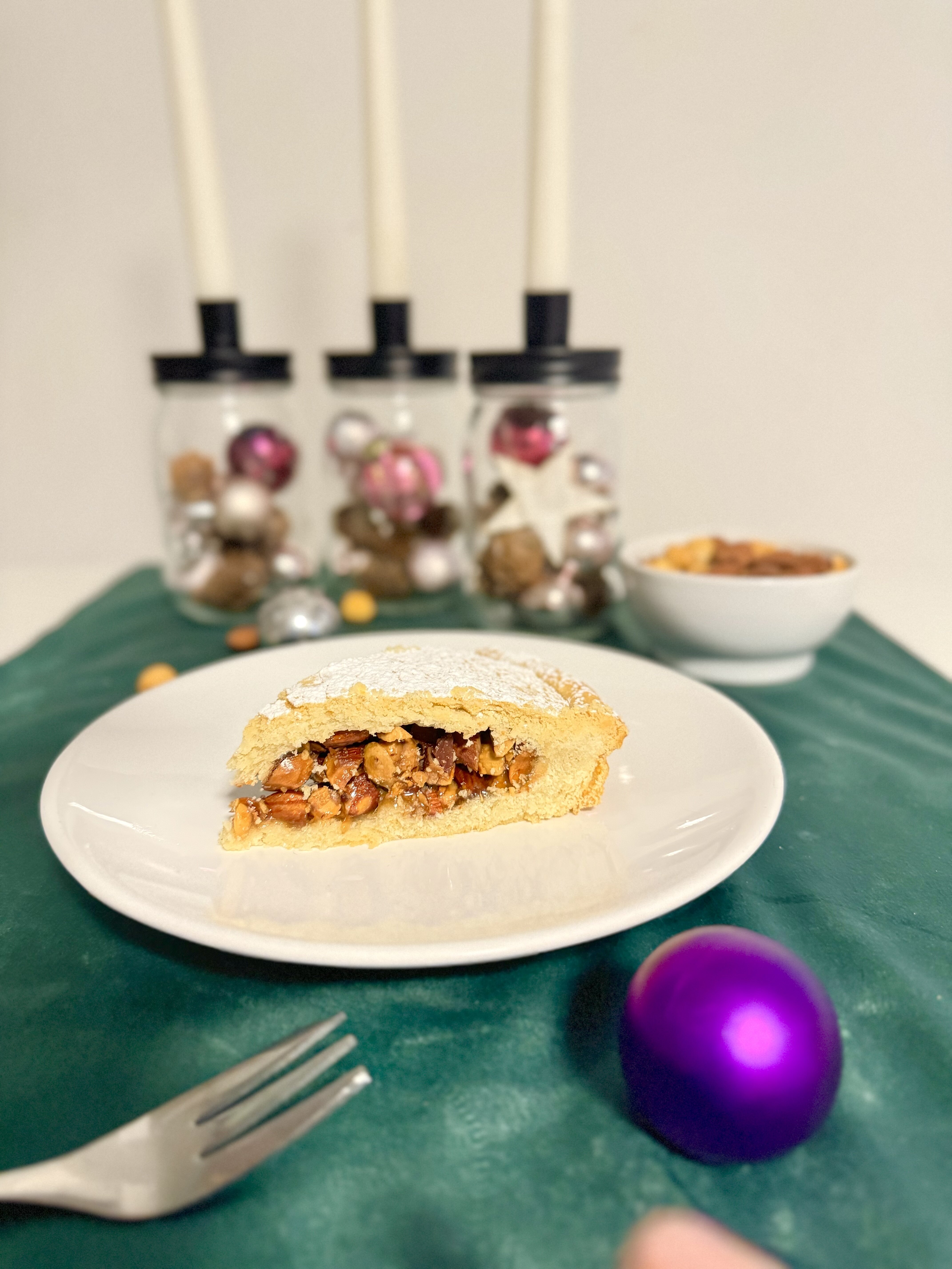 Torta al miele e frutta secca