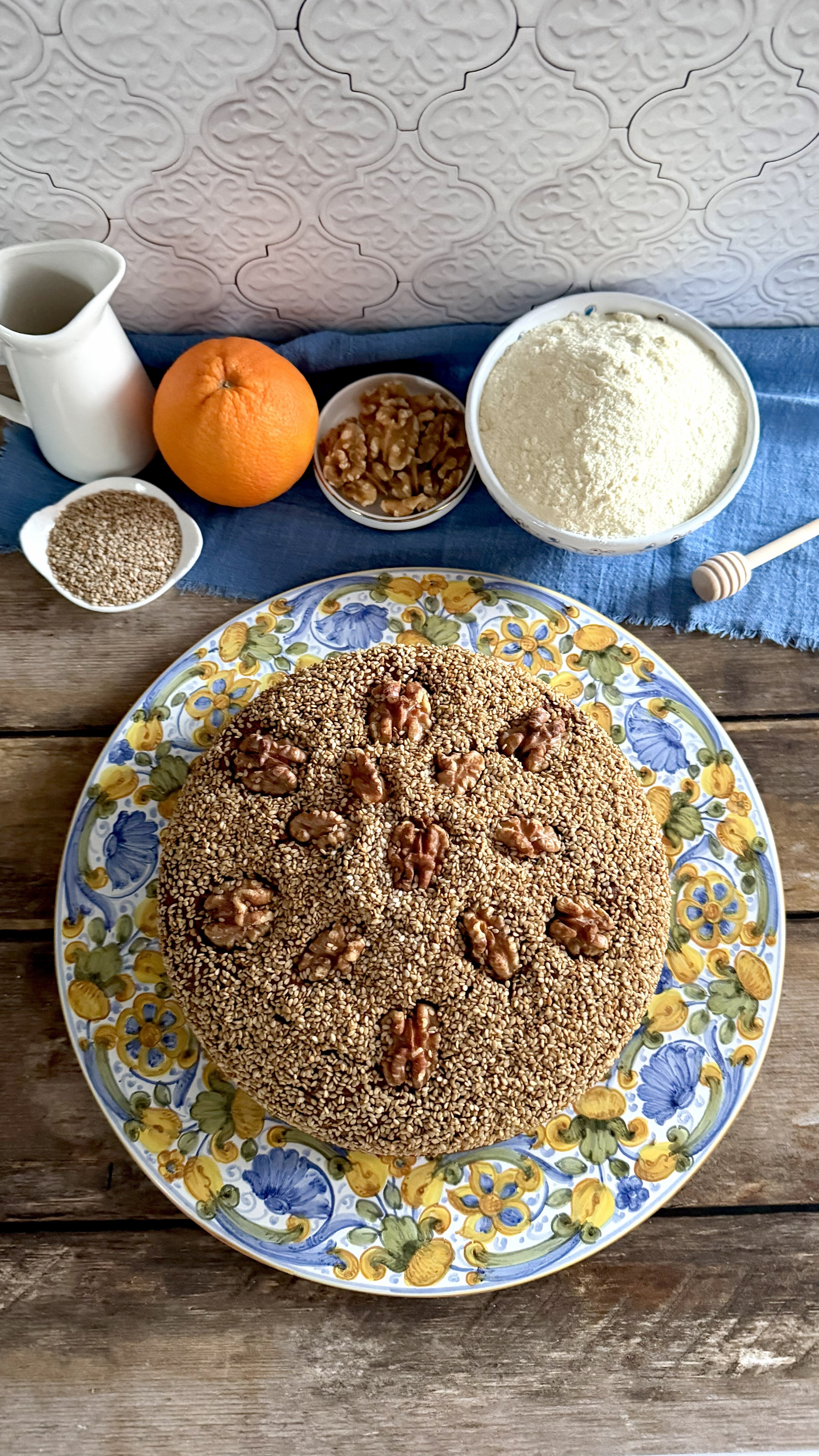 Torta al sesamo, noci e arance sesamo, noci, arance, miele