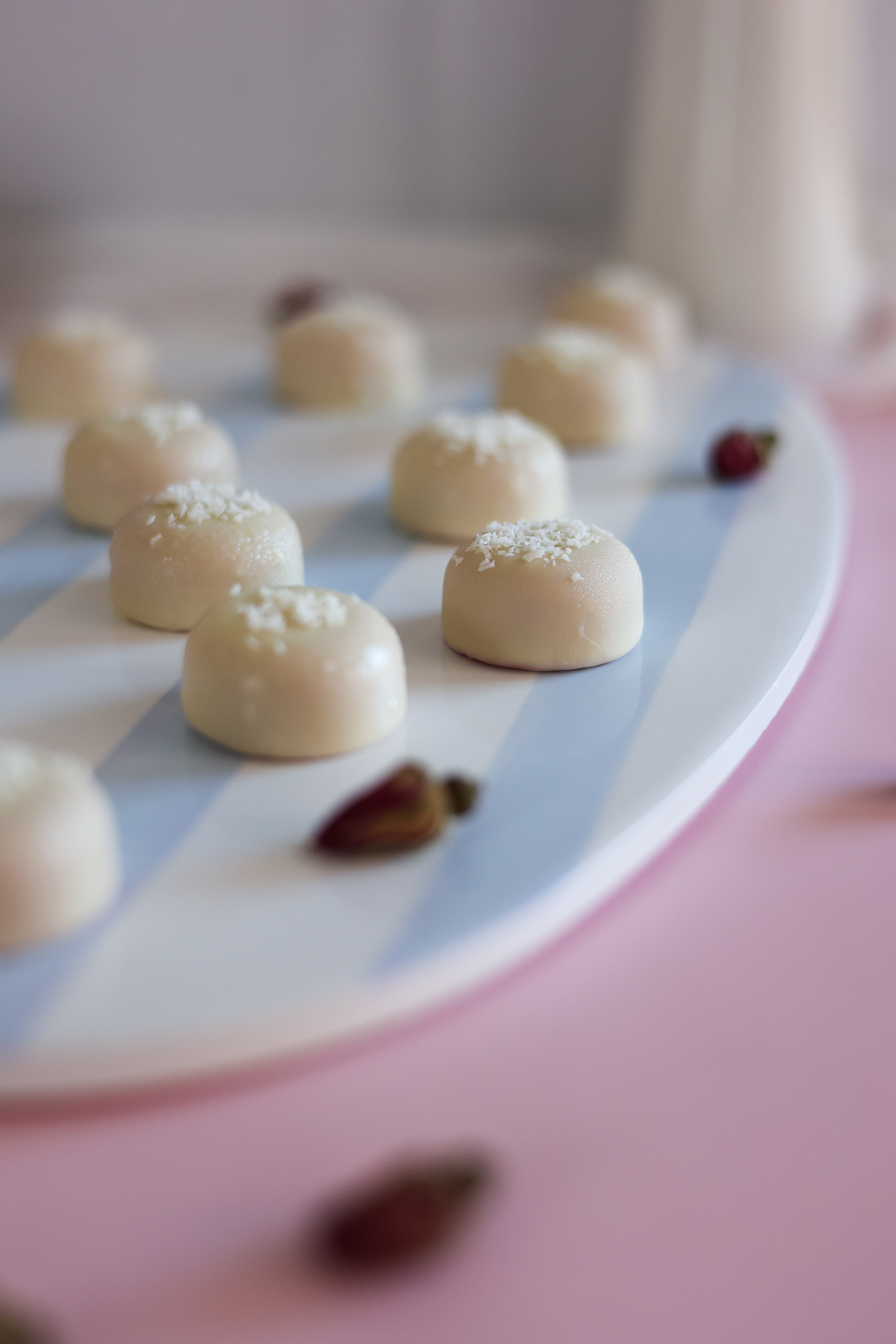 Bottoncini ai frutti di bosco mousse, mignon, bottoncini, frutti di bosco, cioccolato