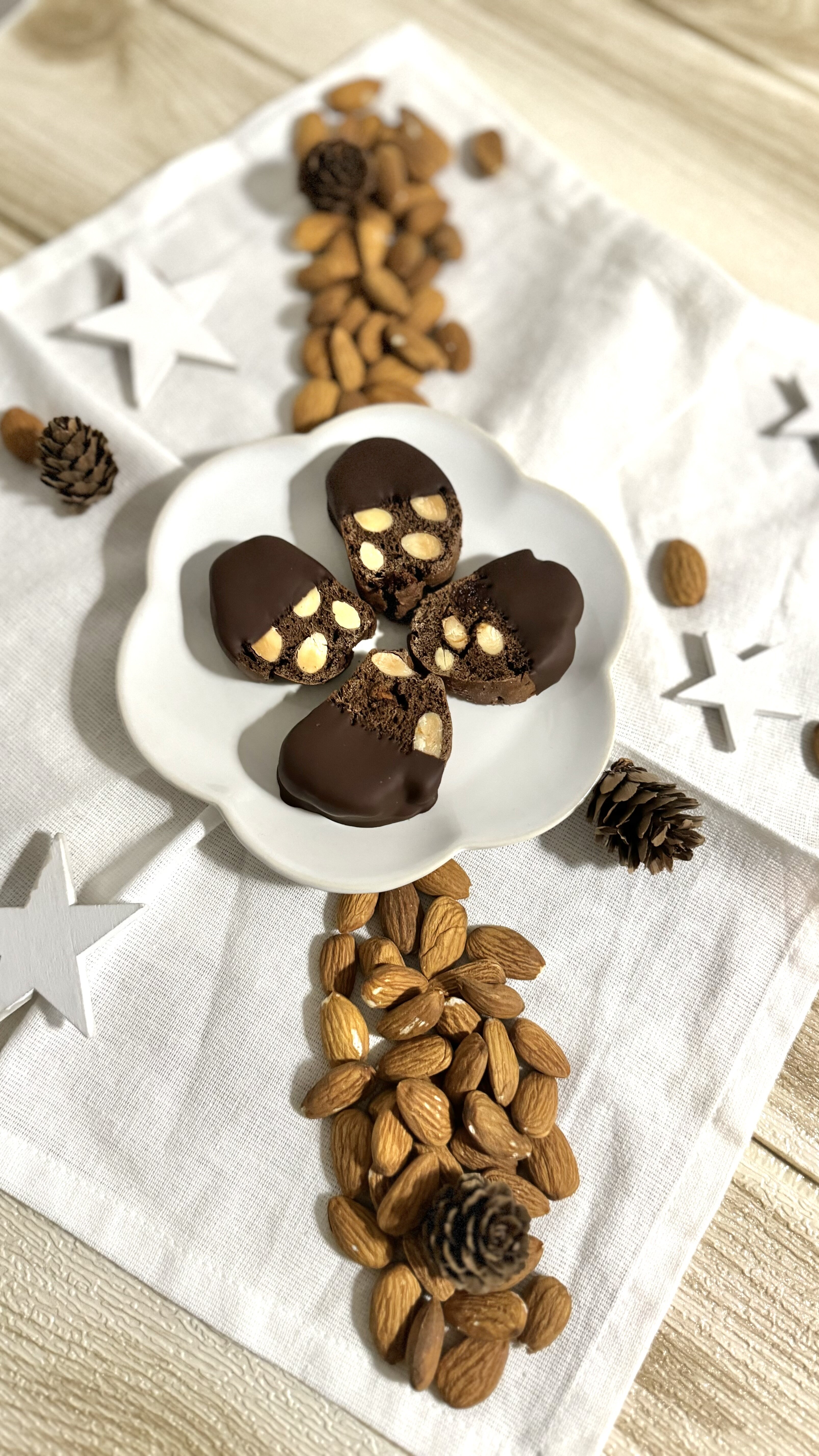 Biscotti al cioccolato, mandorle e fichi