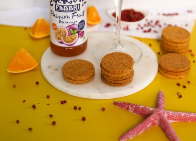 Frollini salati al formaggio, pepe rosa e arancia frollini salati, aperitivo, estate