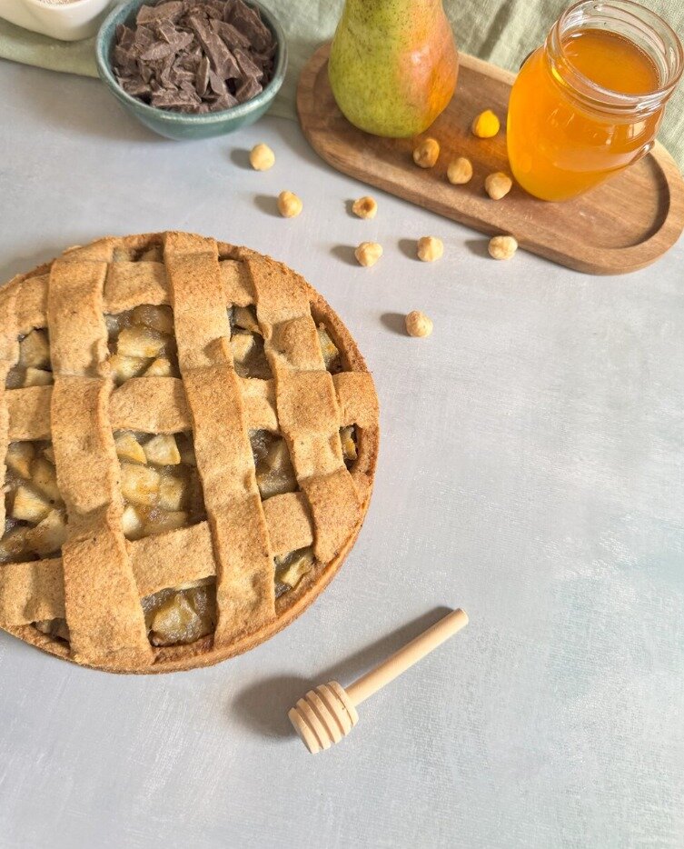Crostata integrale alle pere, nocciole e cioccolato