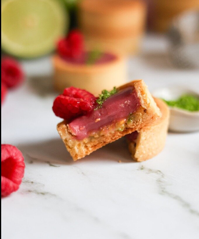 Crostatine lime e lamponi