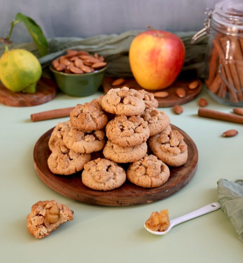 Biscotti alle mele con cuore morbido e crumble biscotti alle mele, crumble, cuore morbido